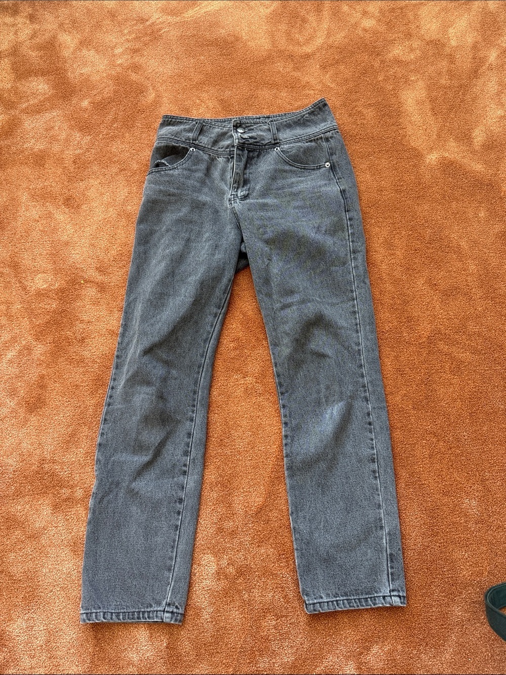 Women's Straight Leg High-Rise Jeans in Charcoal Gray